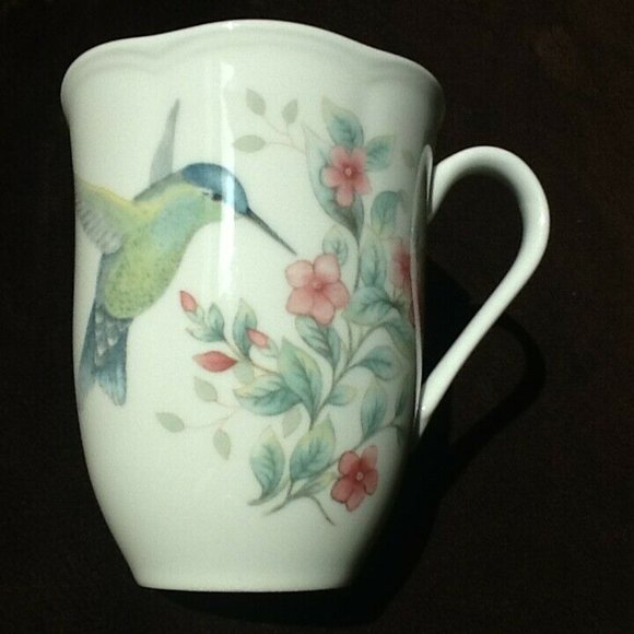 2 new Lenox Butterfly Meadow 12-oz Porcelain Mugs .. each features a Hummingbird - Picture 3 of 7